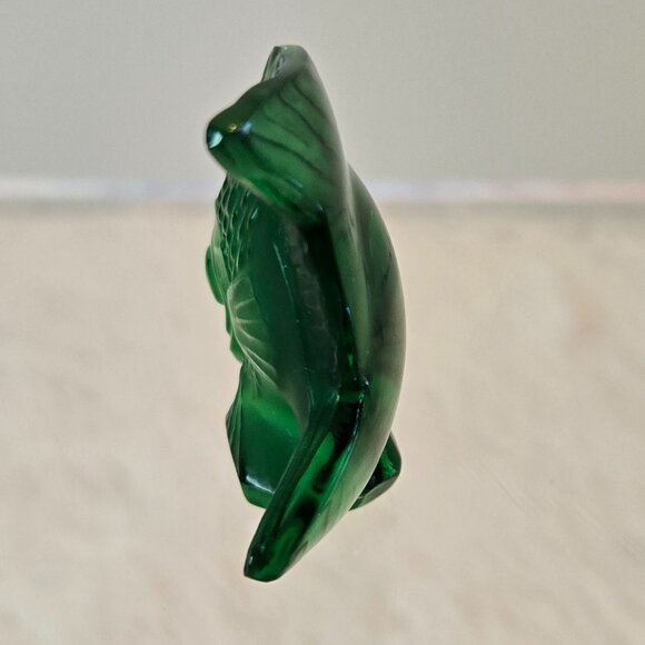 LALIQUE Crystal Emerald Luster Fish Sculpture - Picture 3 of 8